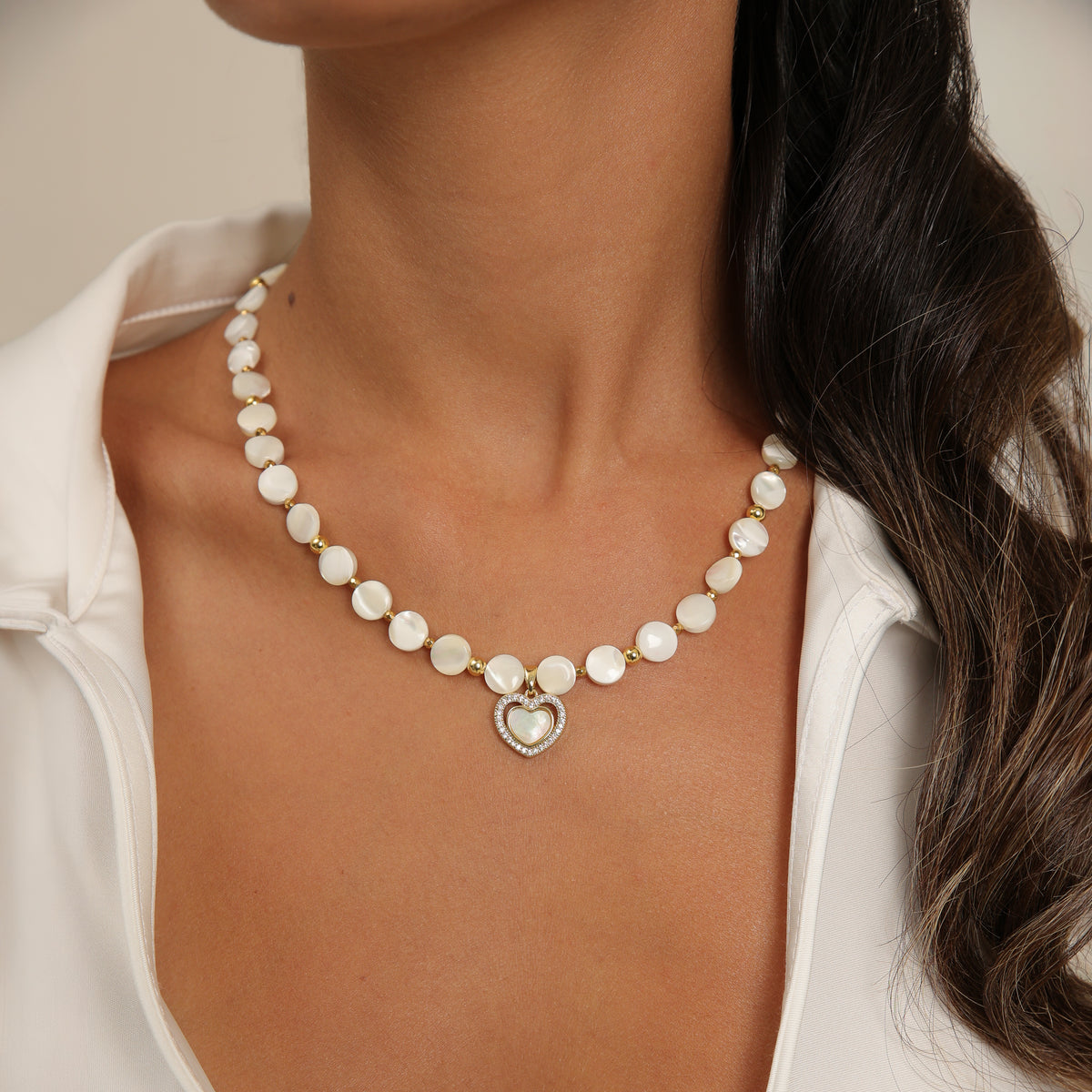 Collar de nácar con colgante de corazón