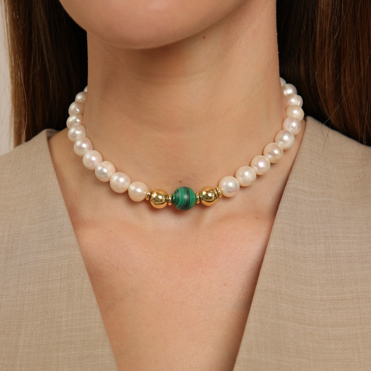 Collar de perlas con malaquita