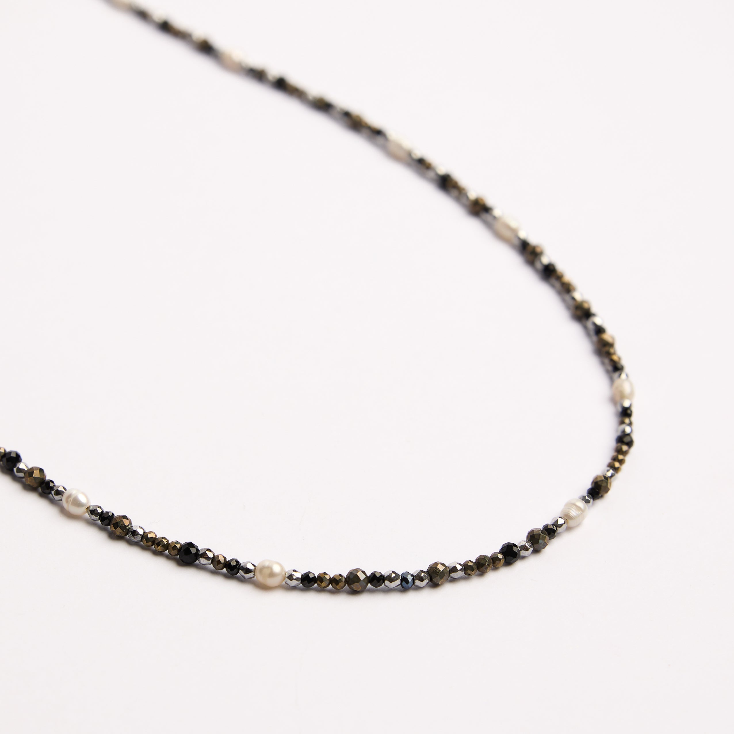 Collar de pirita con perlas de arroz y ónix