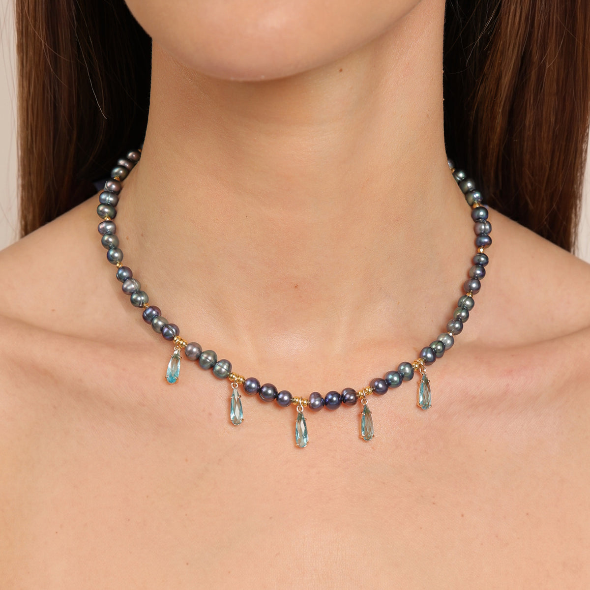 Collar de perlas con perlas de pavo real