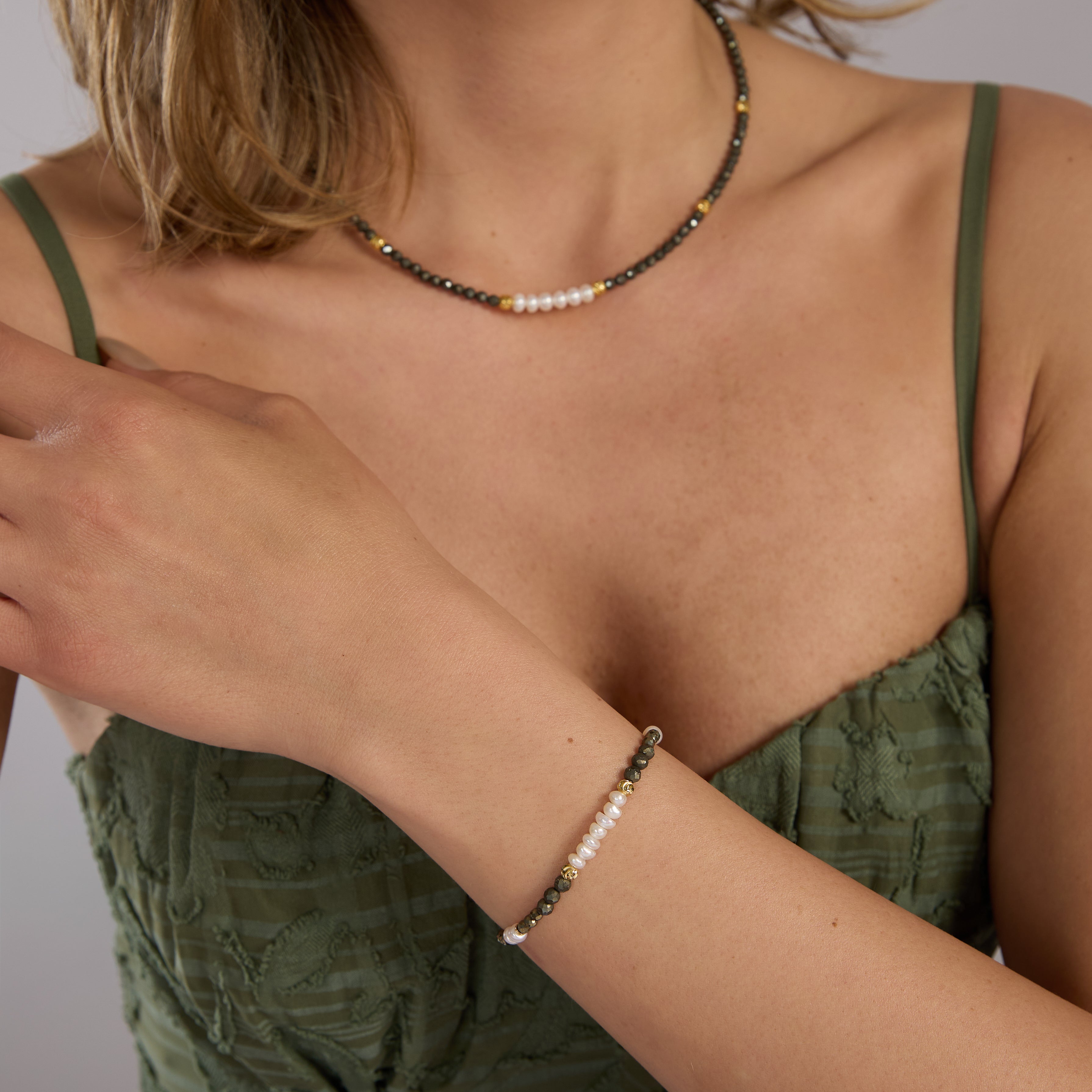 PULSERA DE HEMATITA - CON PERLAS