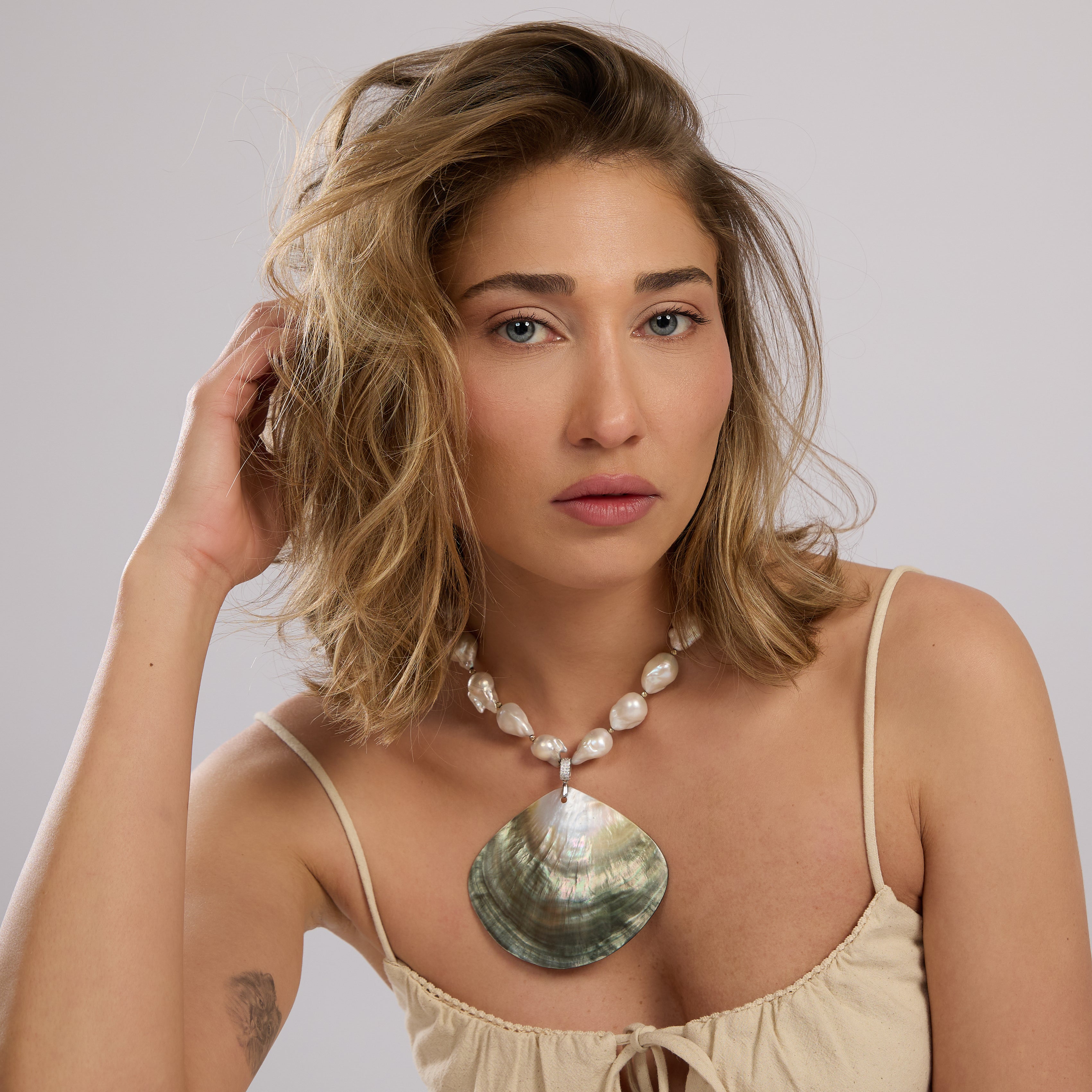 Collar de perlas con diseño anudado