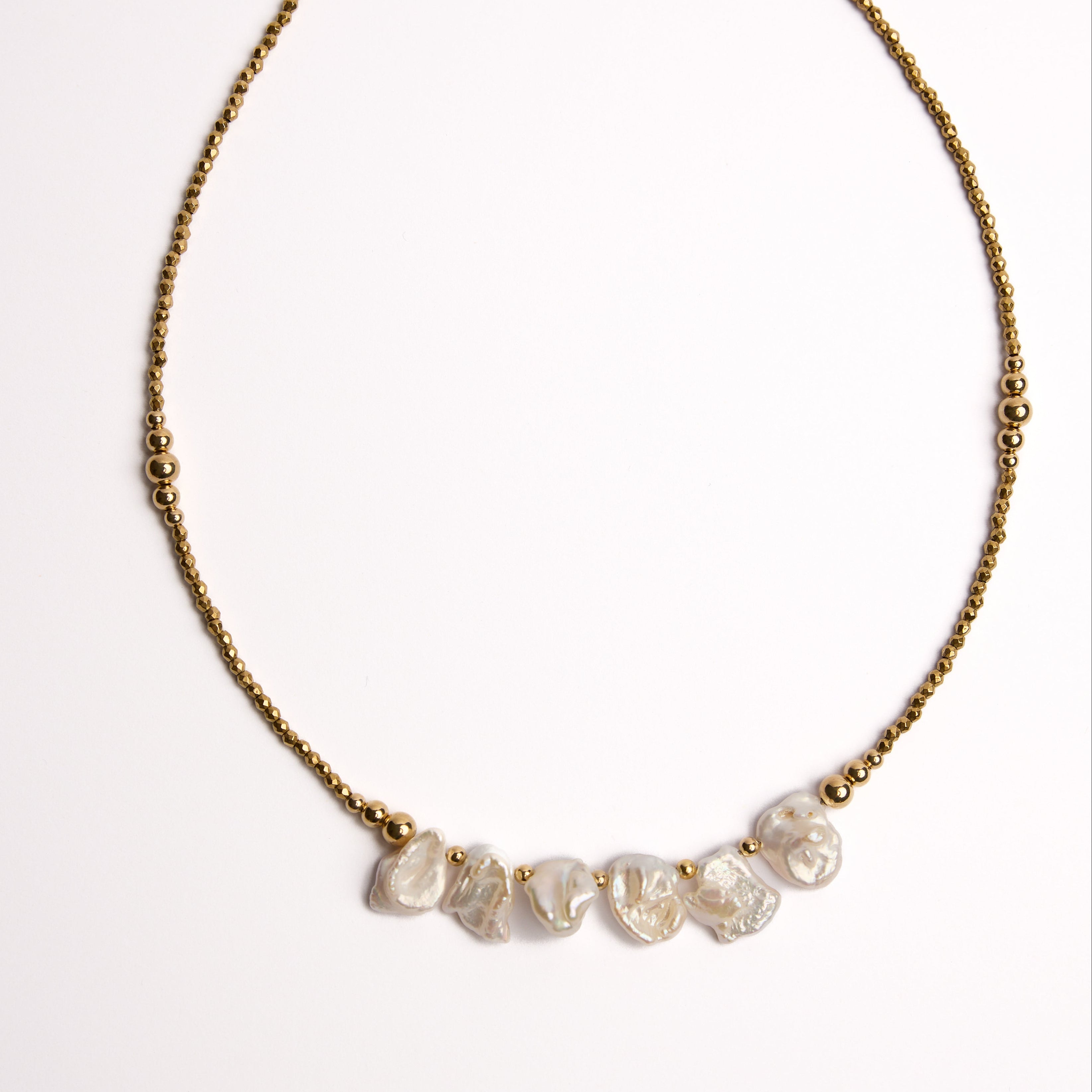 Collier de perles et hématite dorée