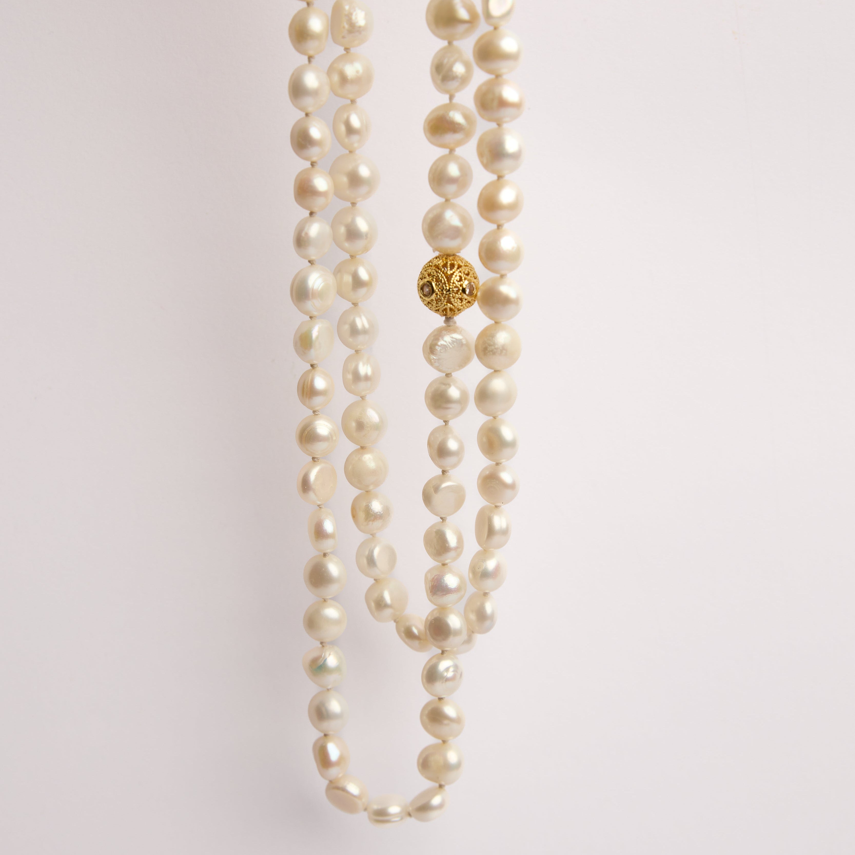 Geneva G37 White Knot