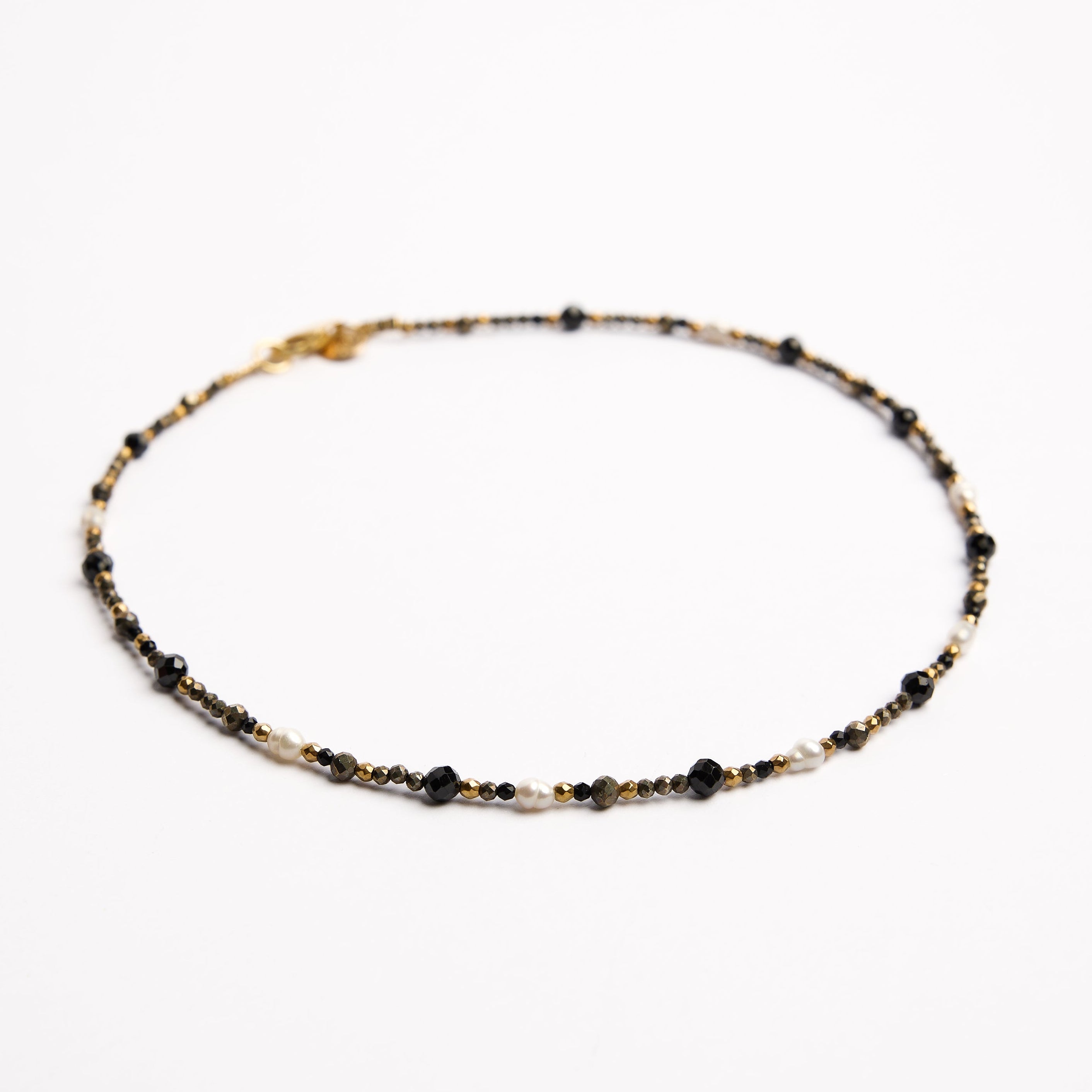 Collier ras-de-cou en pyrite avec perles de riz et onyx