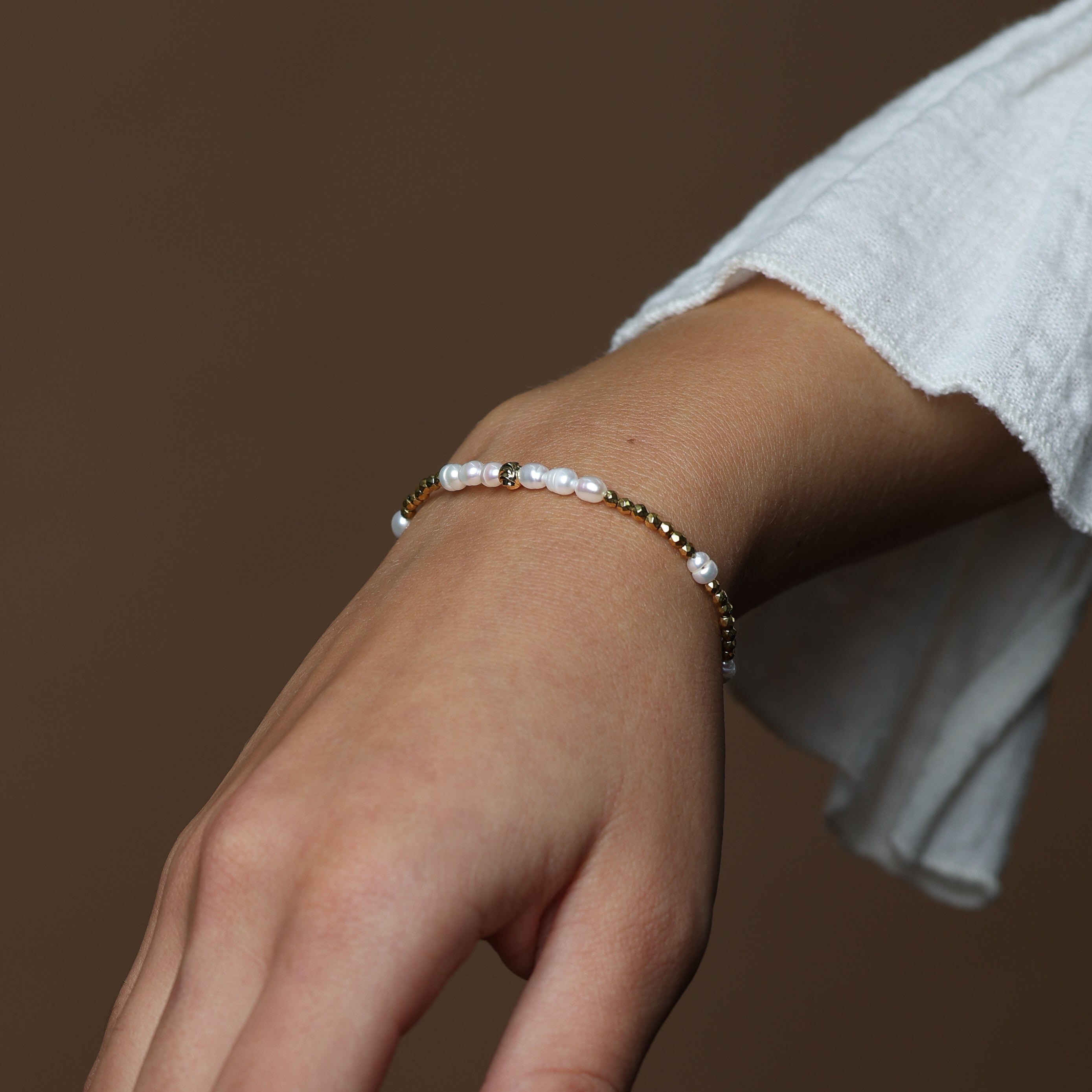 PULSERA DE HEMATITA - CON PERLAS