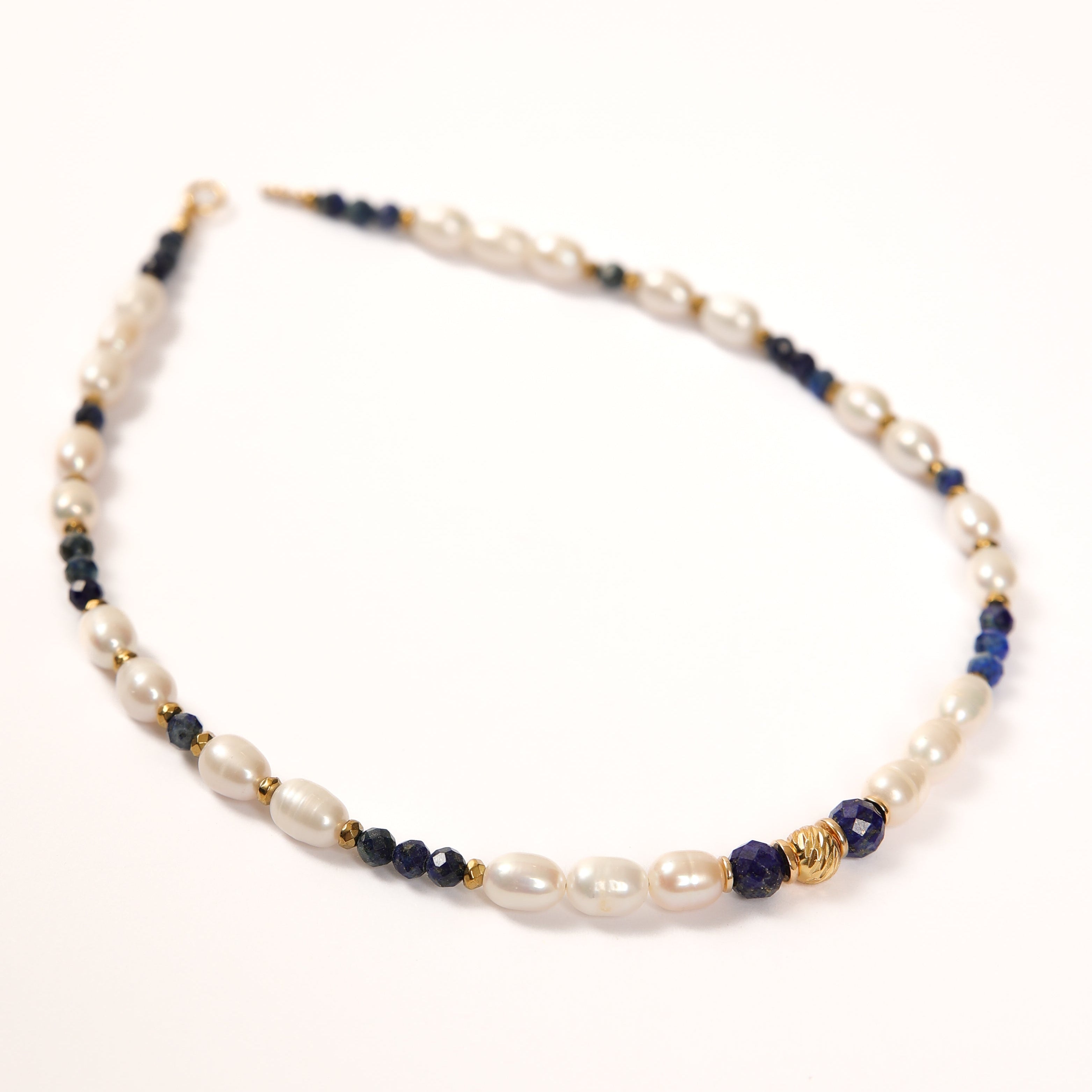 Collar de perlas con lapislázuli