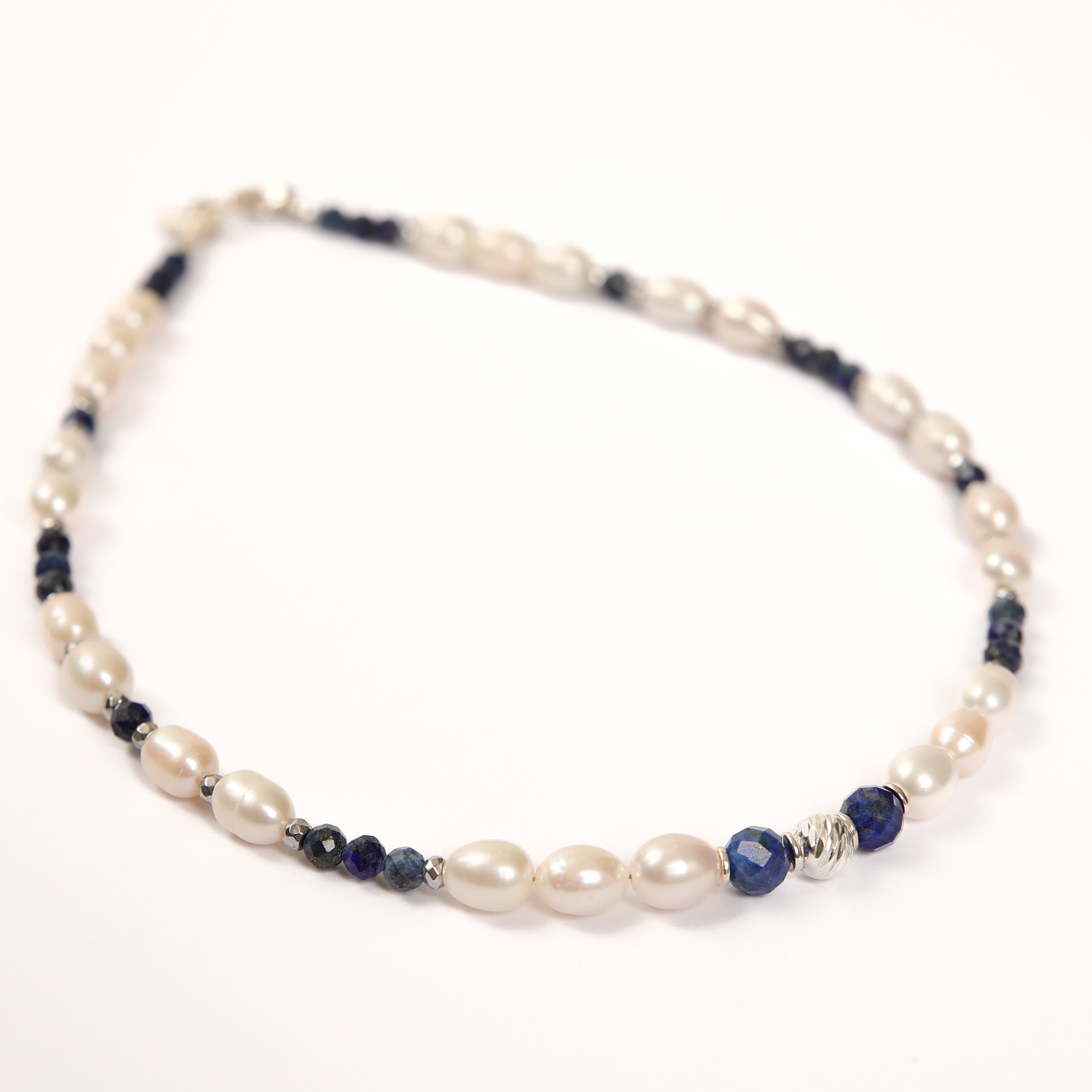 Collar de perlas con lapislázuli