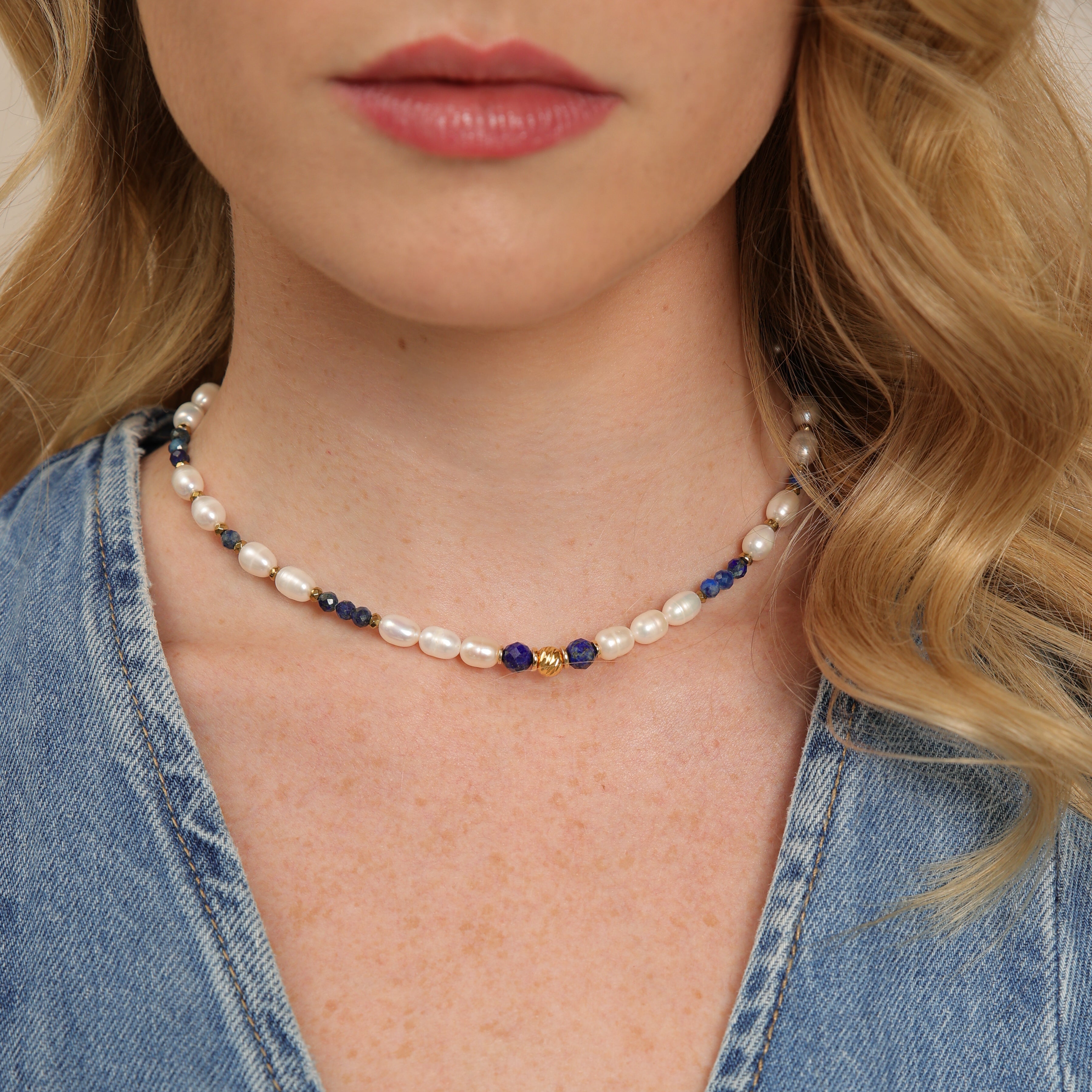 Collar de perlas con lapislázuli