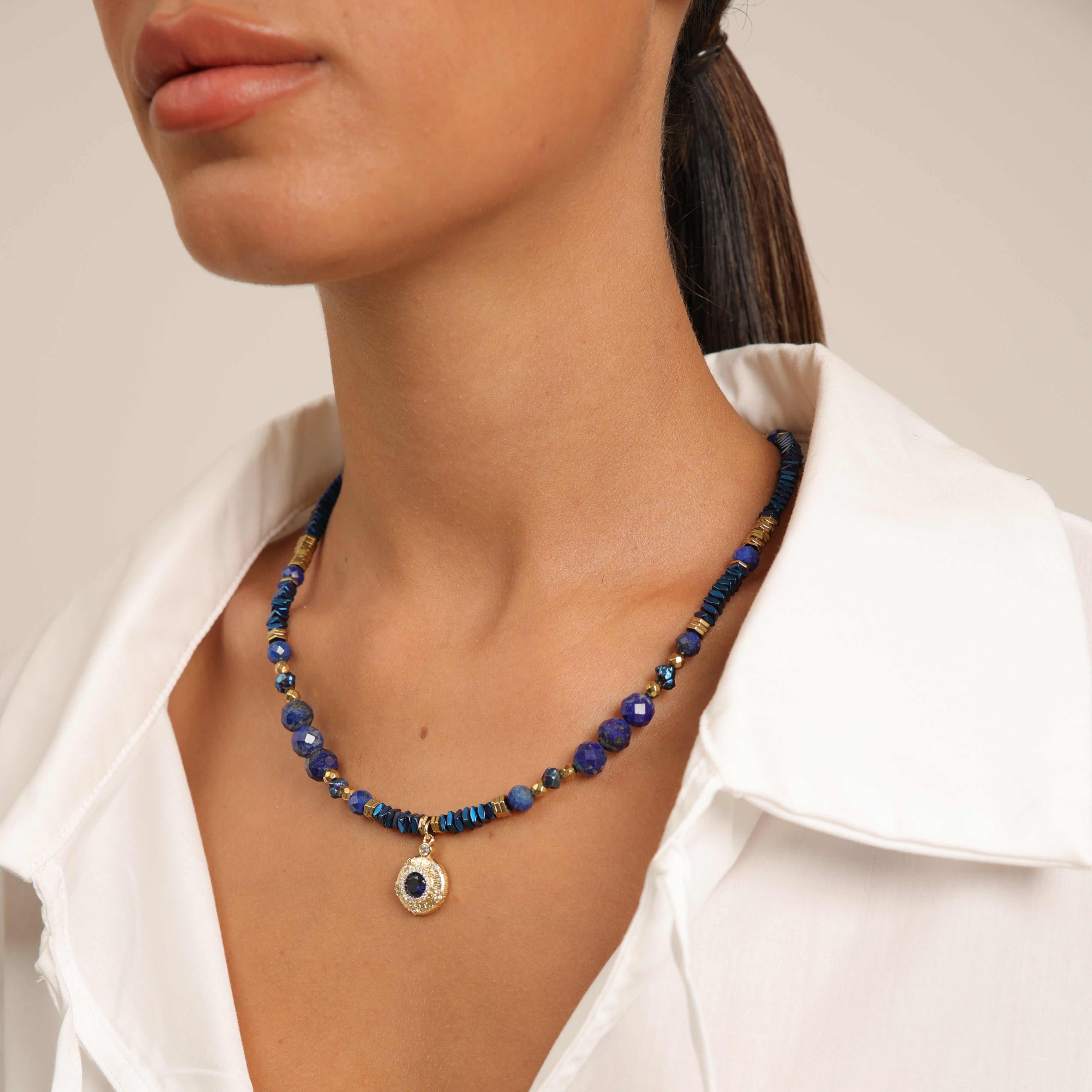Collar de hematita con lapislázuli y pirita