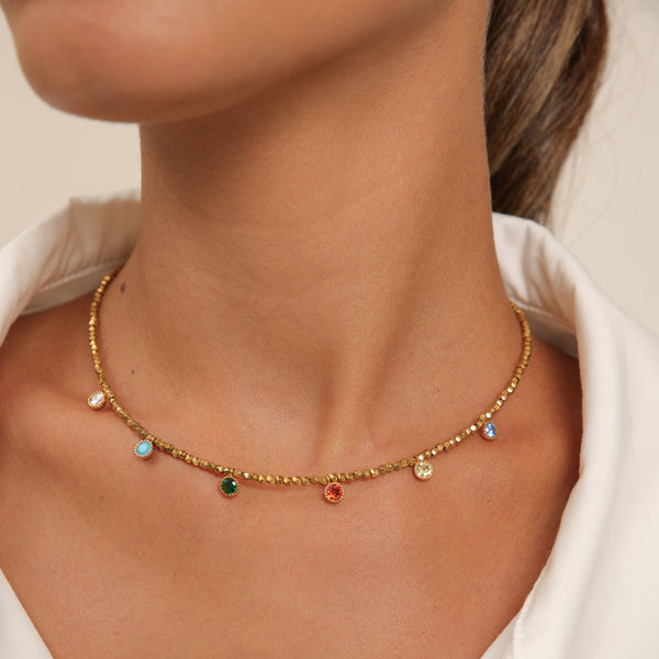 Collier ras du cou en hématite avec pendentifs colorés