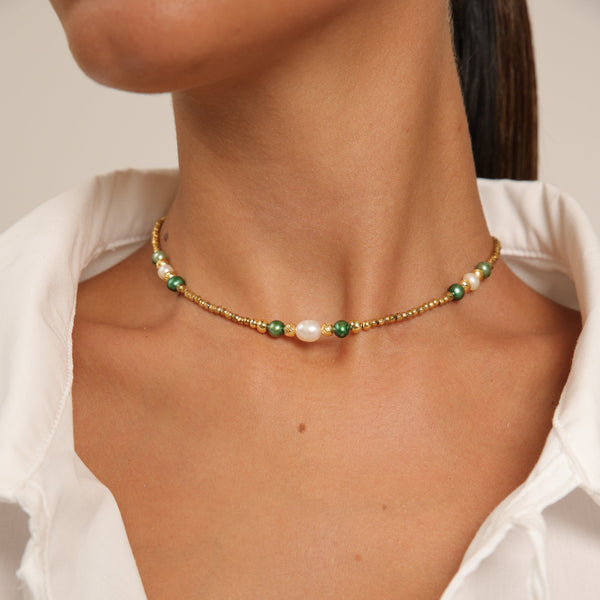 Collier ras du cou en hématite avec perles vertes et blanches