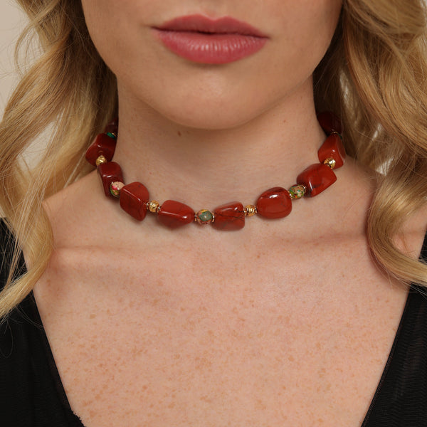 Collier en jaspe rouge