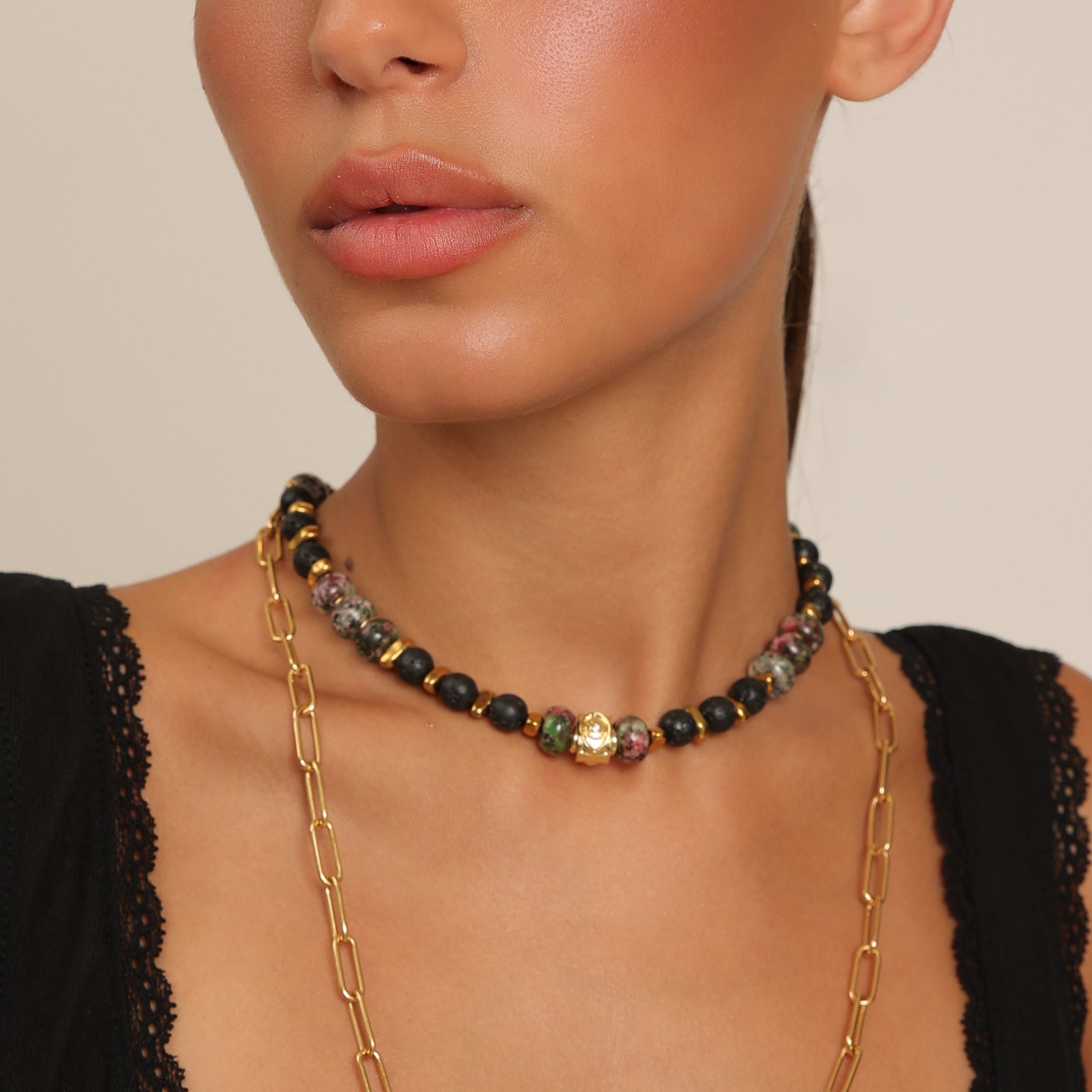 Collier en rubis fuchsite et lave noire